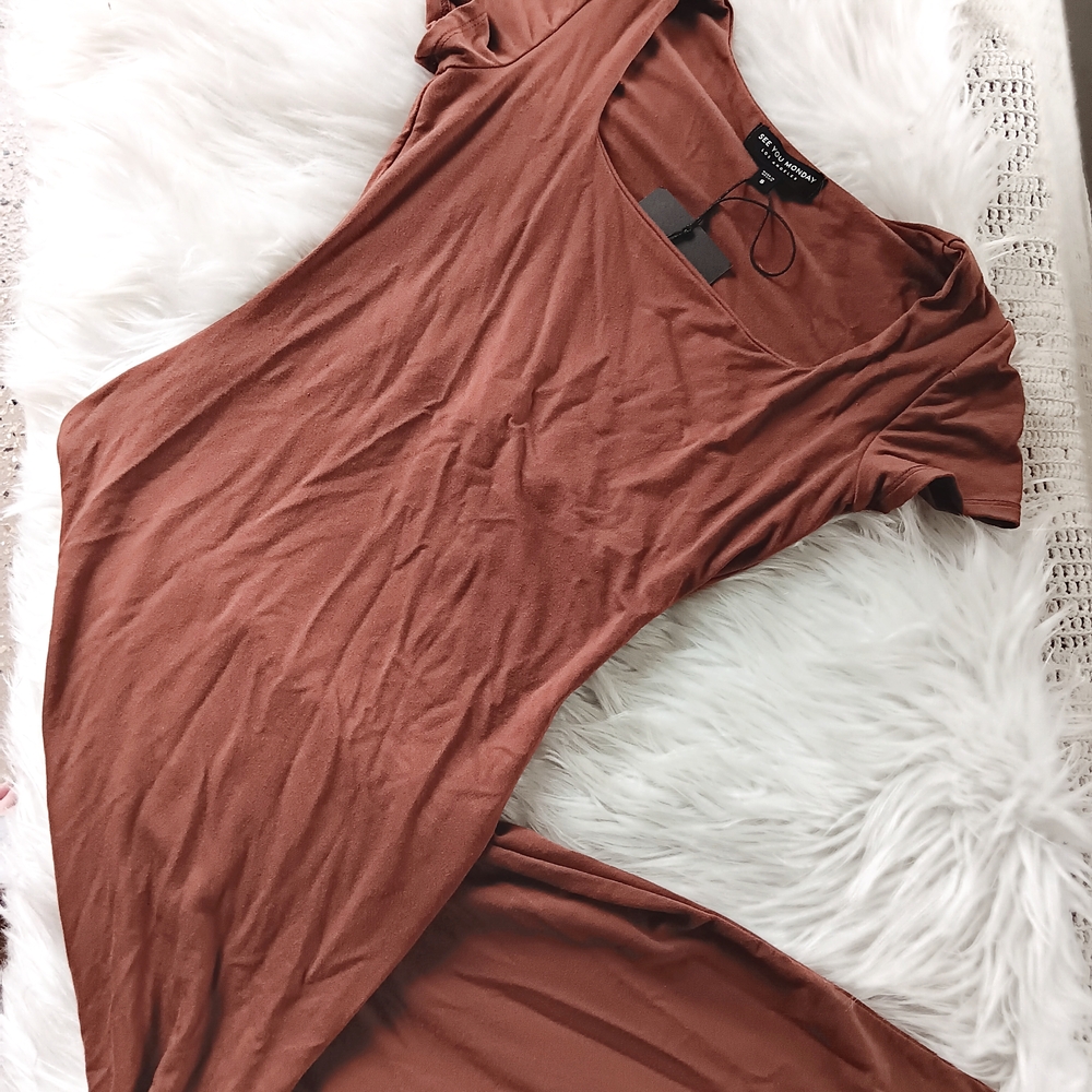 See You Monday Pecan Rust Short Sleeve Bodycon Stretch Slit Hem Midi Dress
